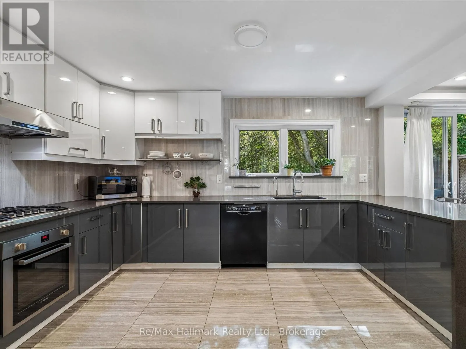 2194 CONSTANCE DRIVE