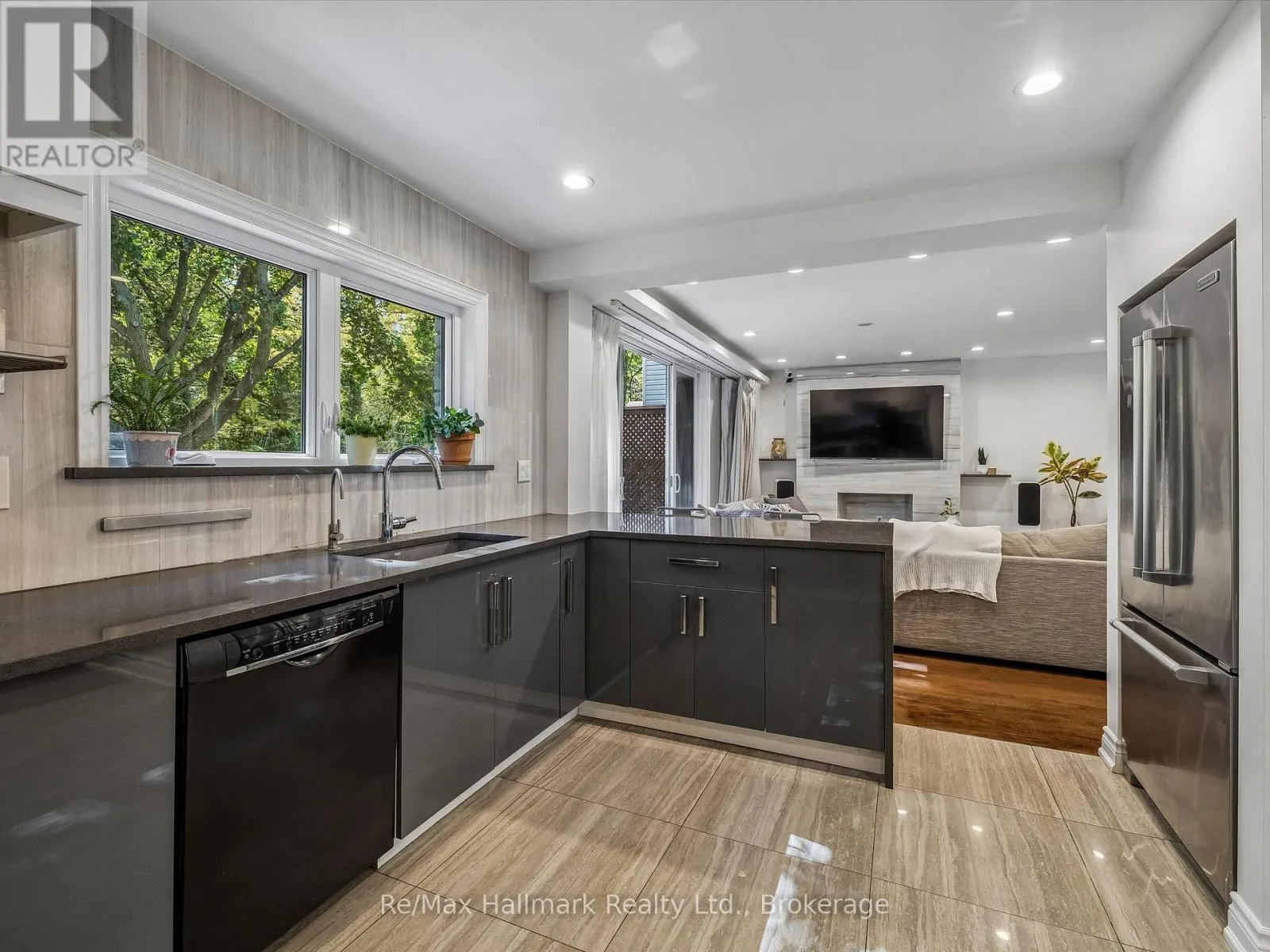 2194 CONSTANCE DRIVE