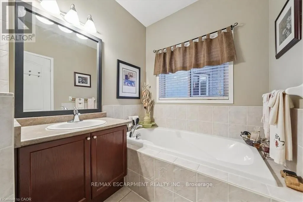 52 MISTYCREEK CRESCENT