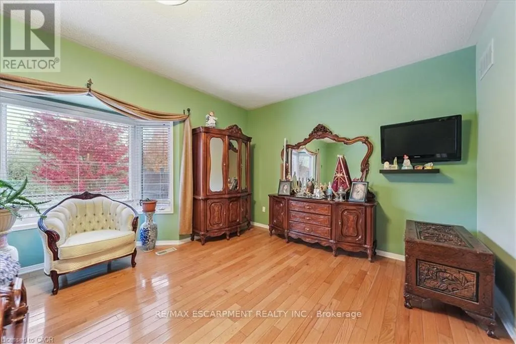 52 MISTYCREEK CRESCENT