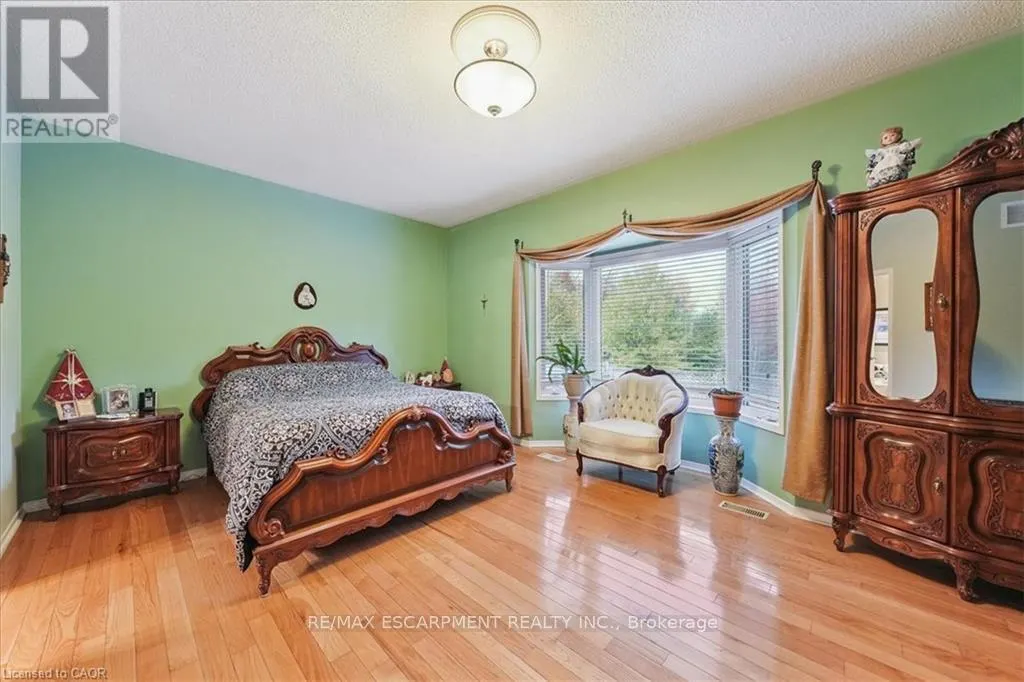 52 MISTYCREEK CRESCENT