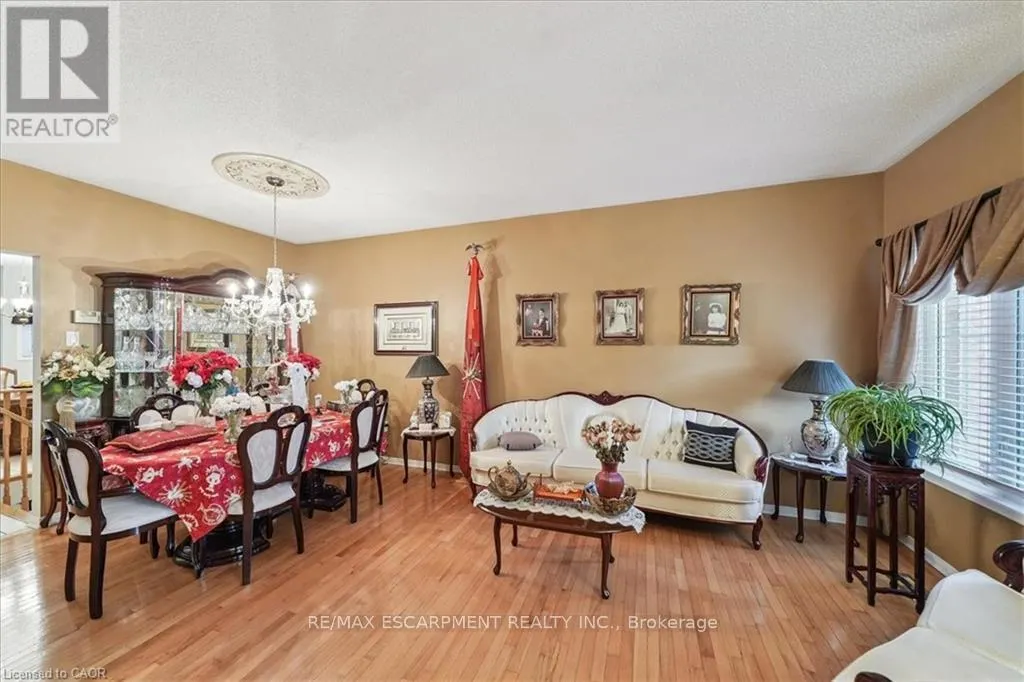 52 MISTYCREEK CRESCENT