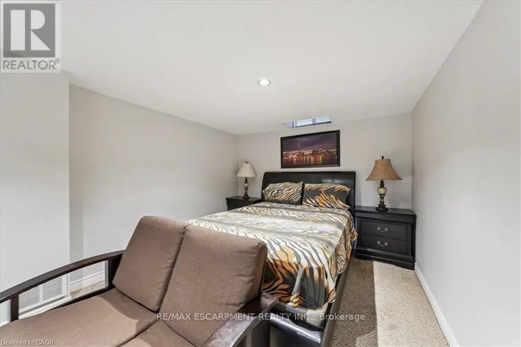 52 MISTYCREEK CRESCENT