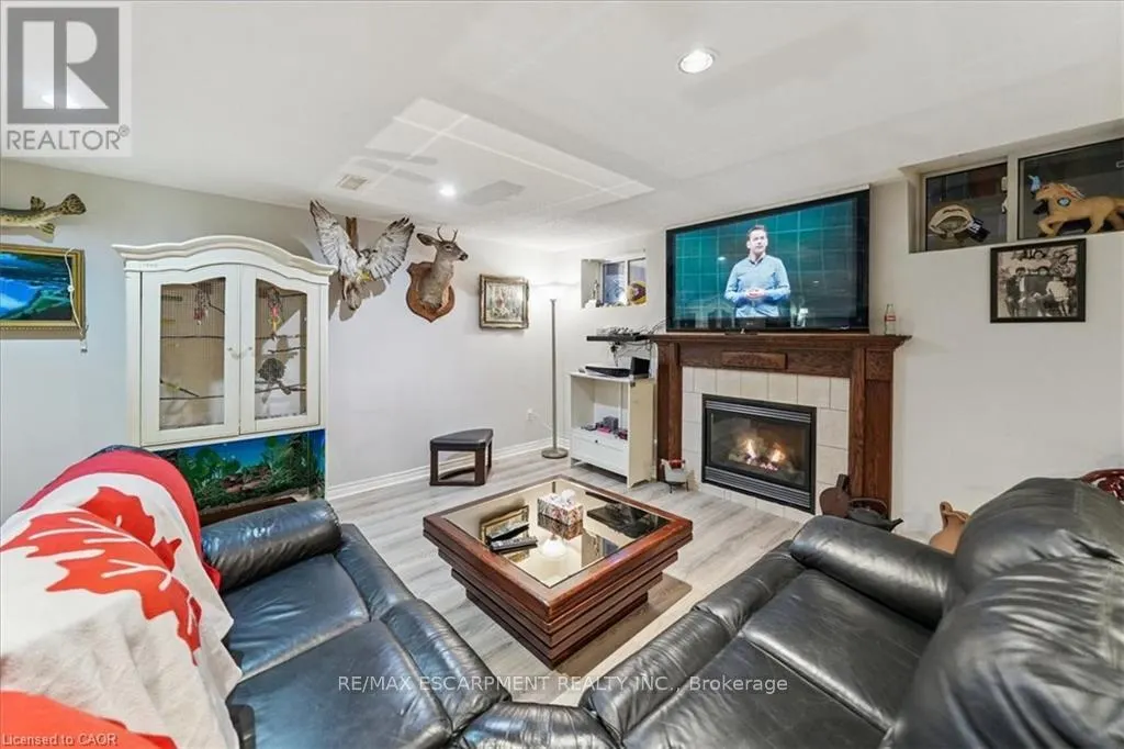 52 MISTYCREEK CRESCENT