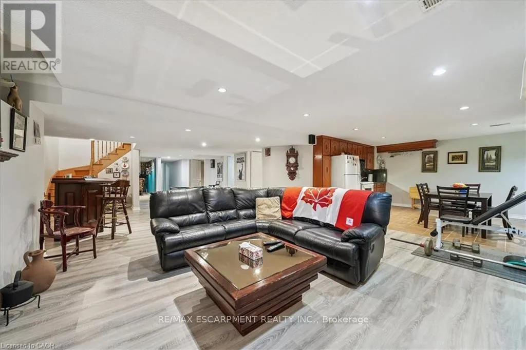 52 MISTYCREEK CRESCENT