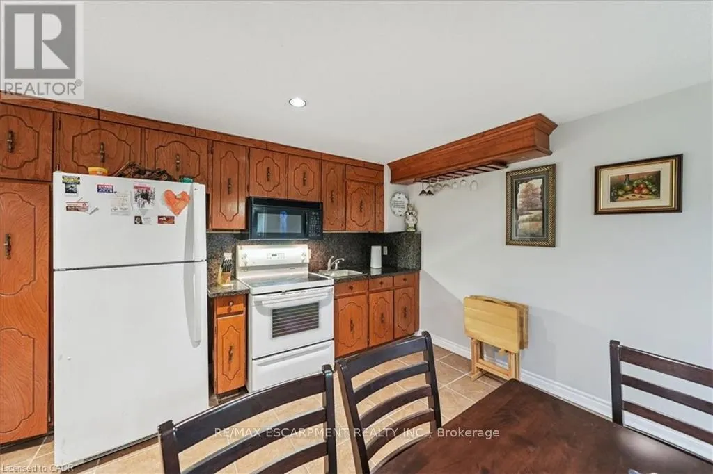 52 MISTYCREEK CRESCENT