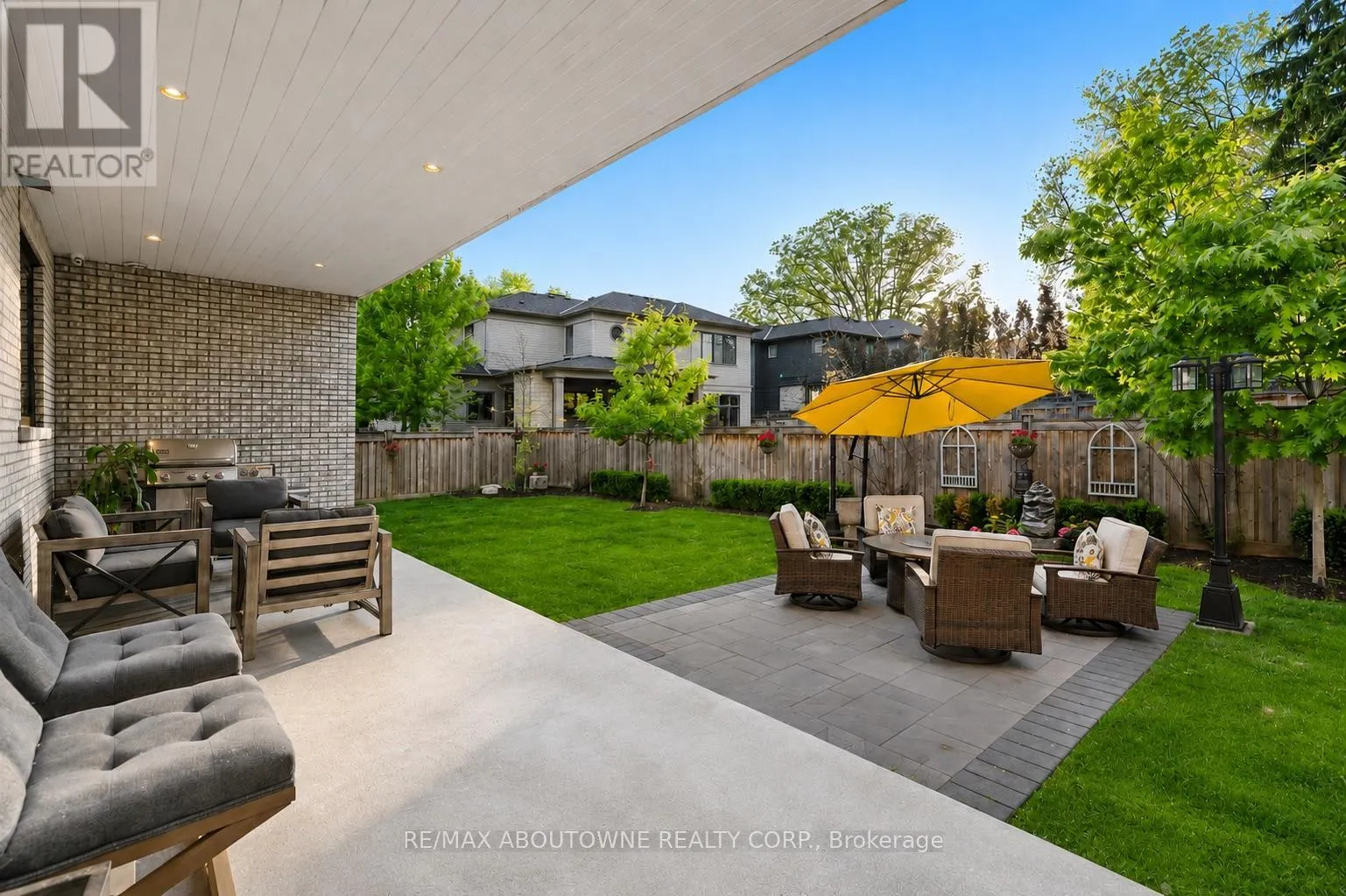 489 LAKESHORE ROAD W