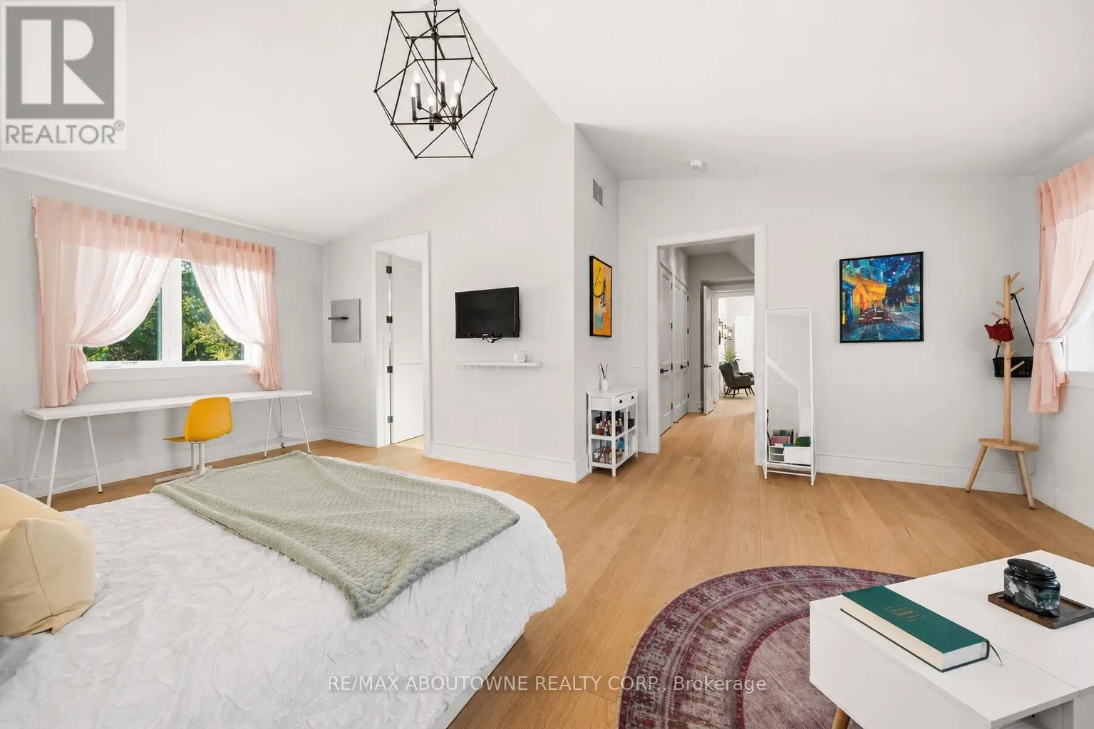 489 LAKESHORE ROAD W