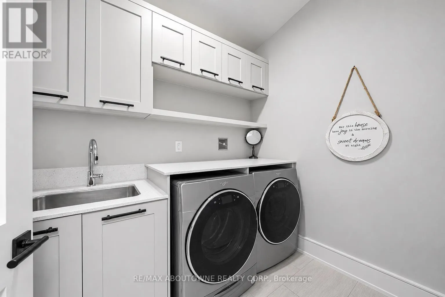 489 LAKESHORE ROAD W