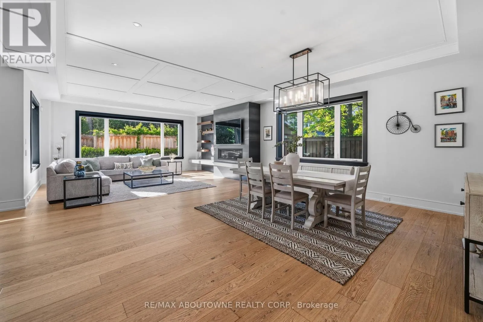 489 LAKESHORE ROAD W
