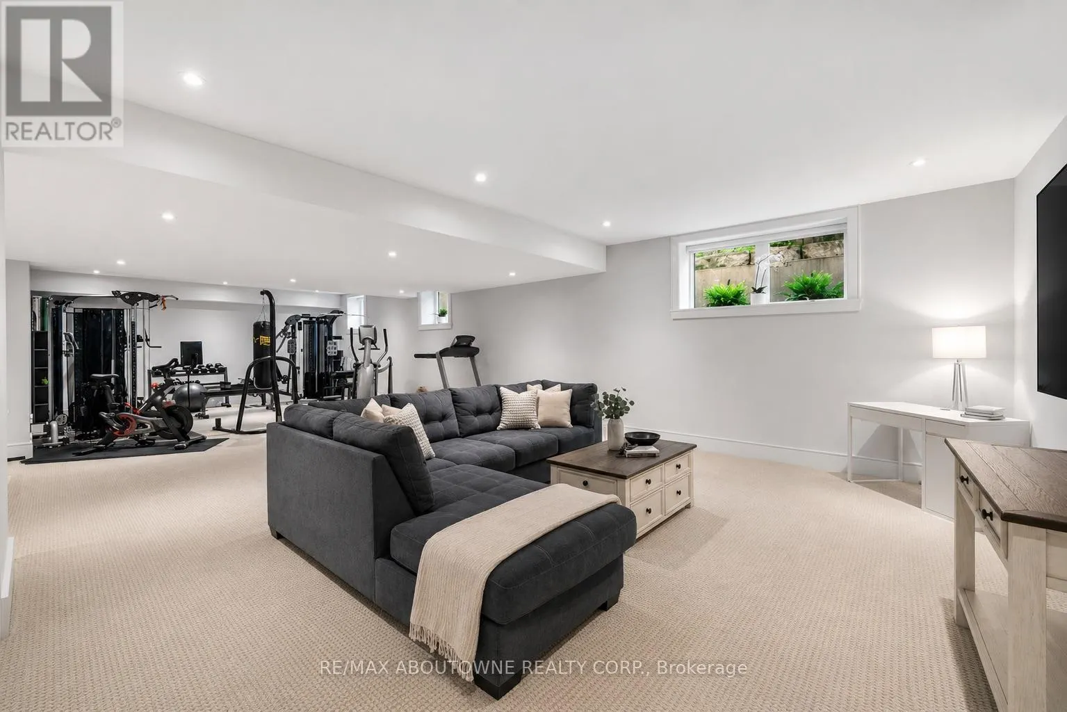 489 LAKESHORE ROAD W