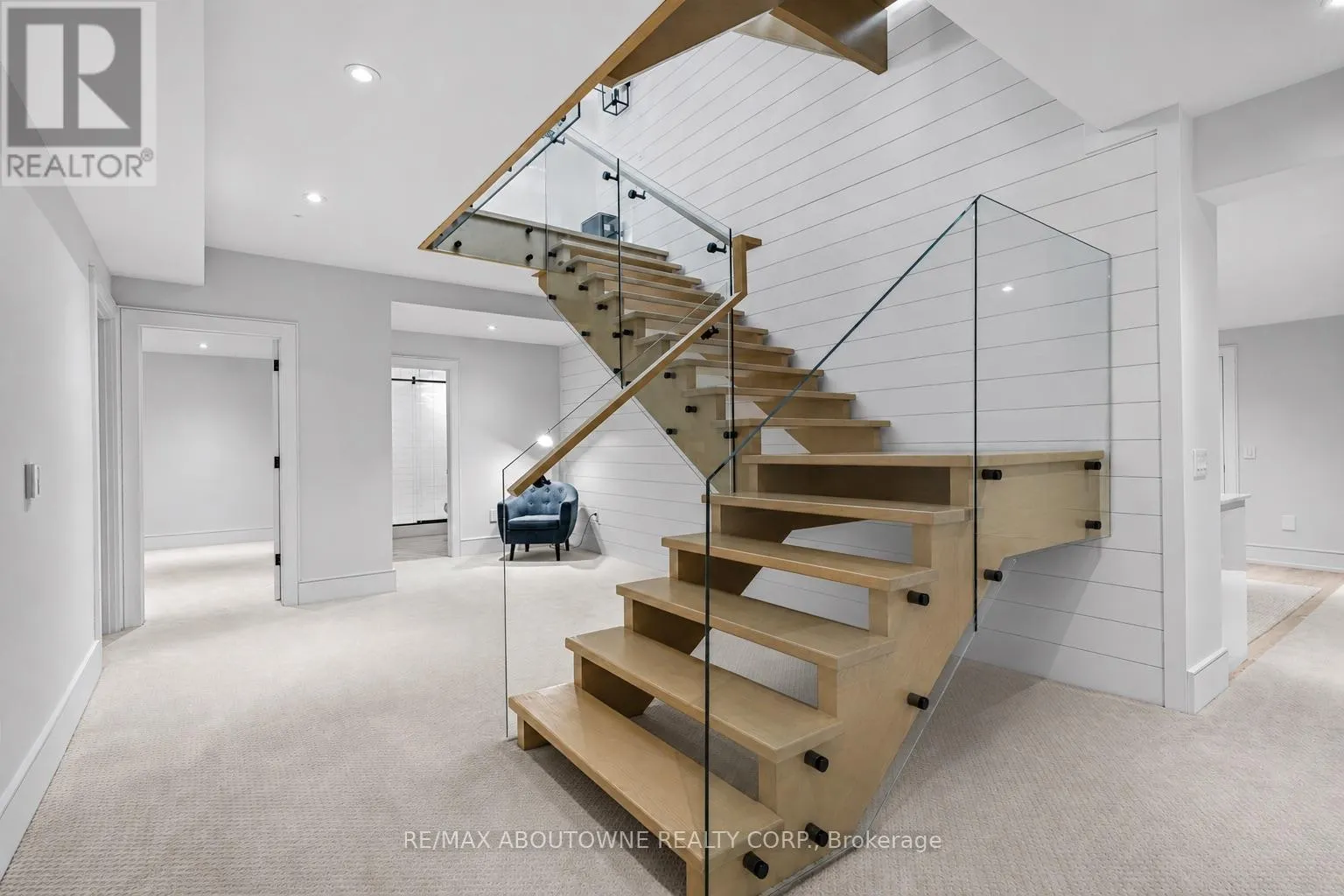 489 LAKESHORE ROAD W