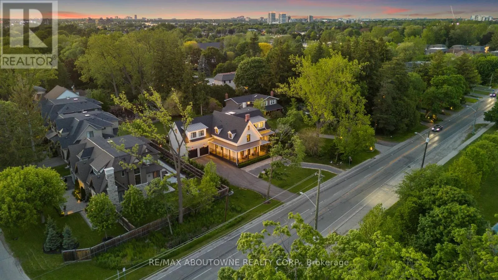 489 LAKESHORE ROAD W