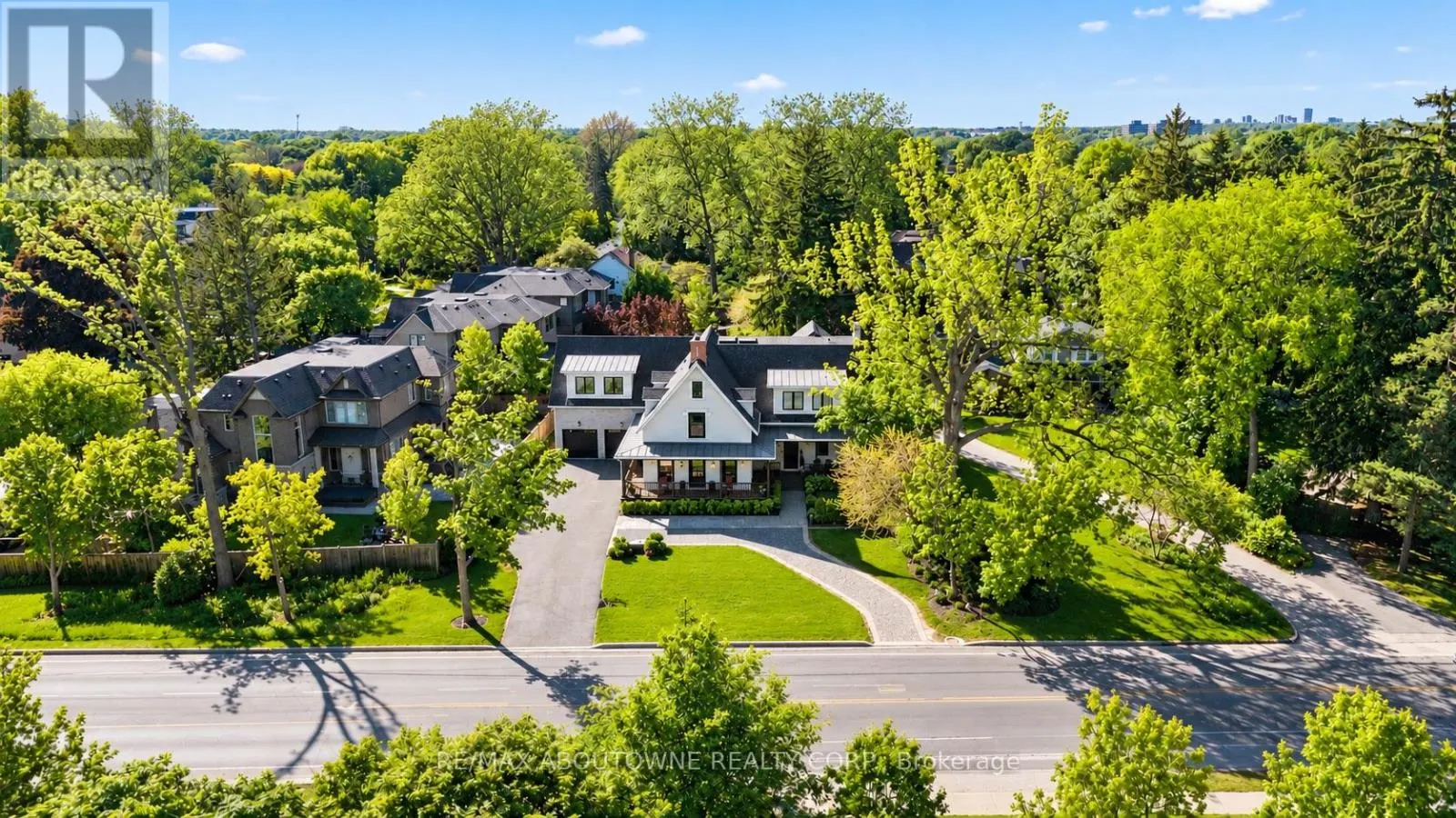 489 LAKESHORE ROAD W