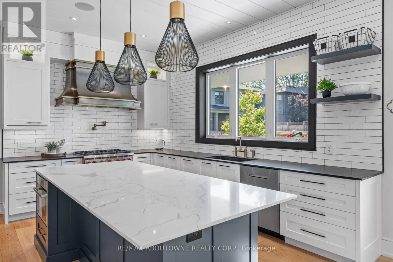489 LAKESHORE ROAD W