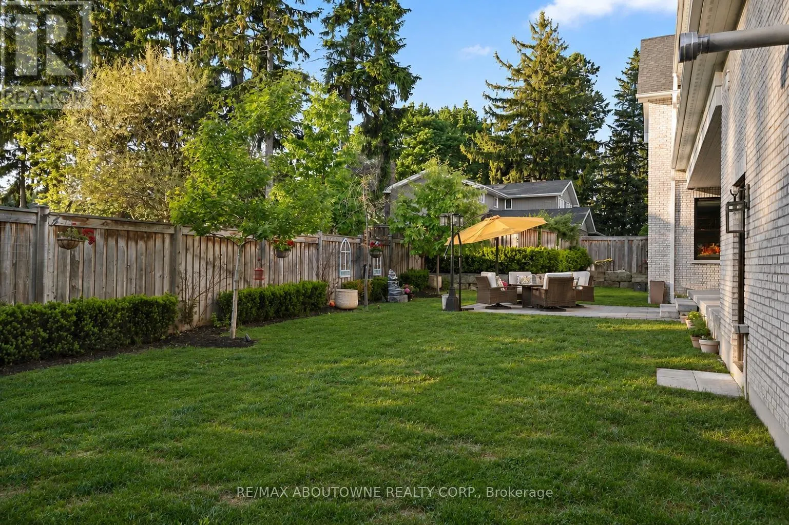 489 LAKESHORE ROAD W