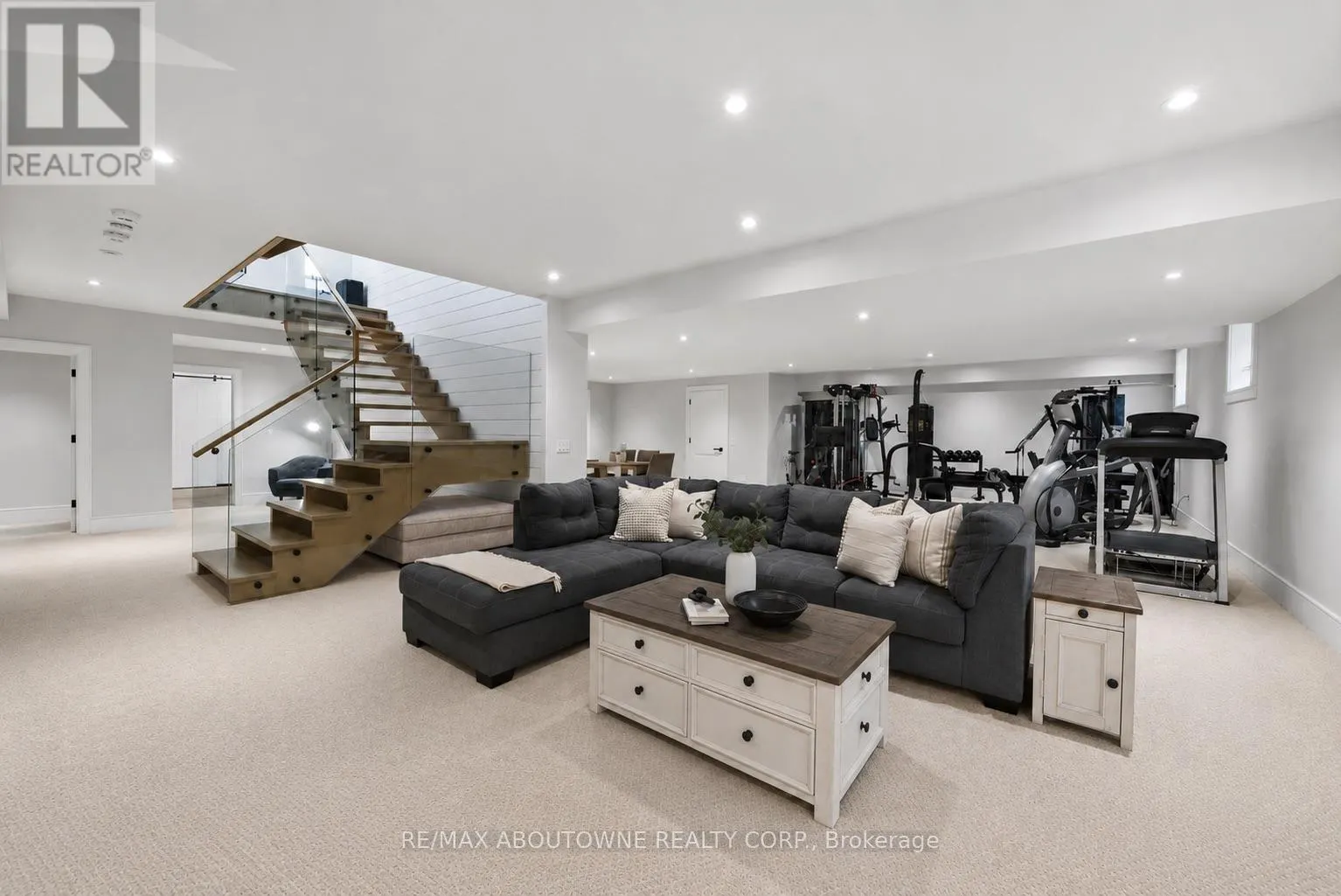 489 LAKESHORE ROAD W