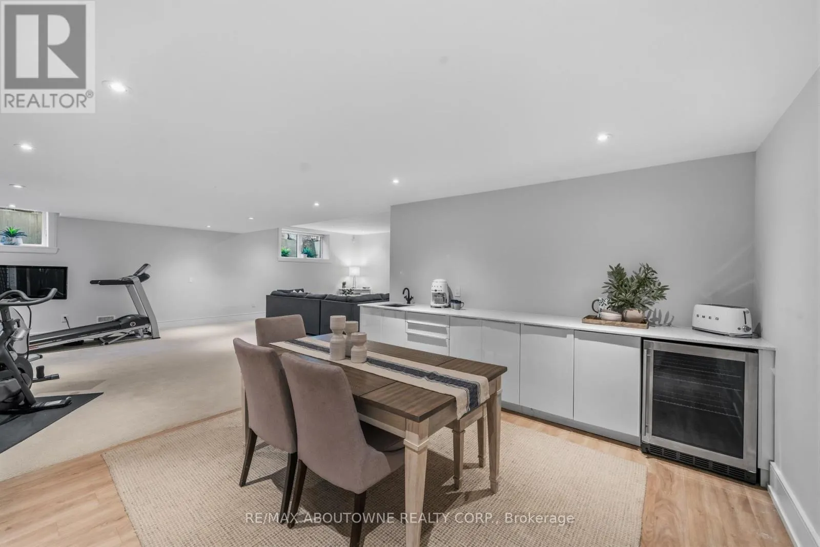 489 LAKESHORE ROAD W