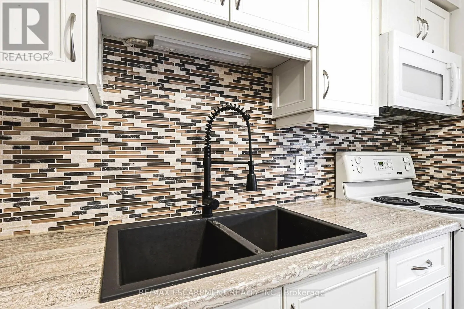 14 - 564 SHERATON ROAD