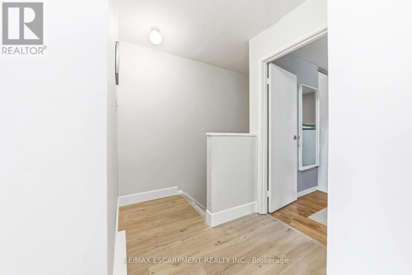 14 - 564 SHERATON ROAD