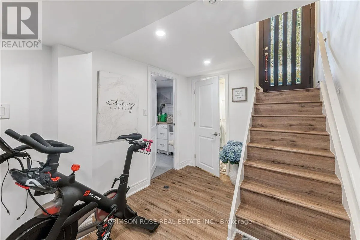 89 HOLYROOD AVENUE