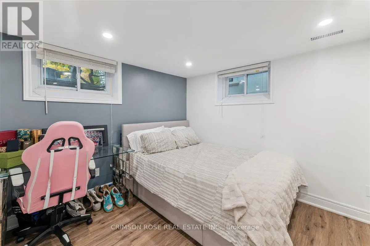 89 HOLYROOD AVENUE