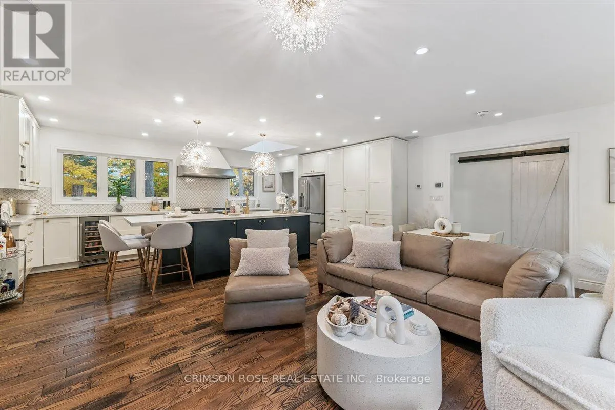 89 HOLYROOD AVENUE