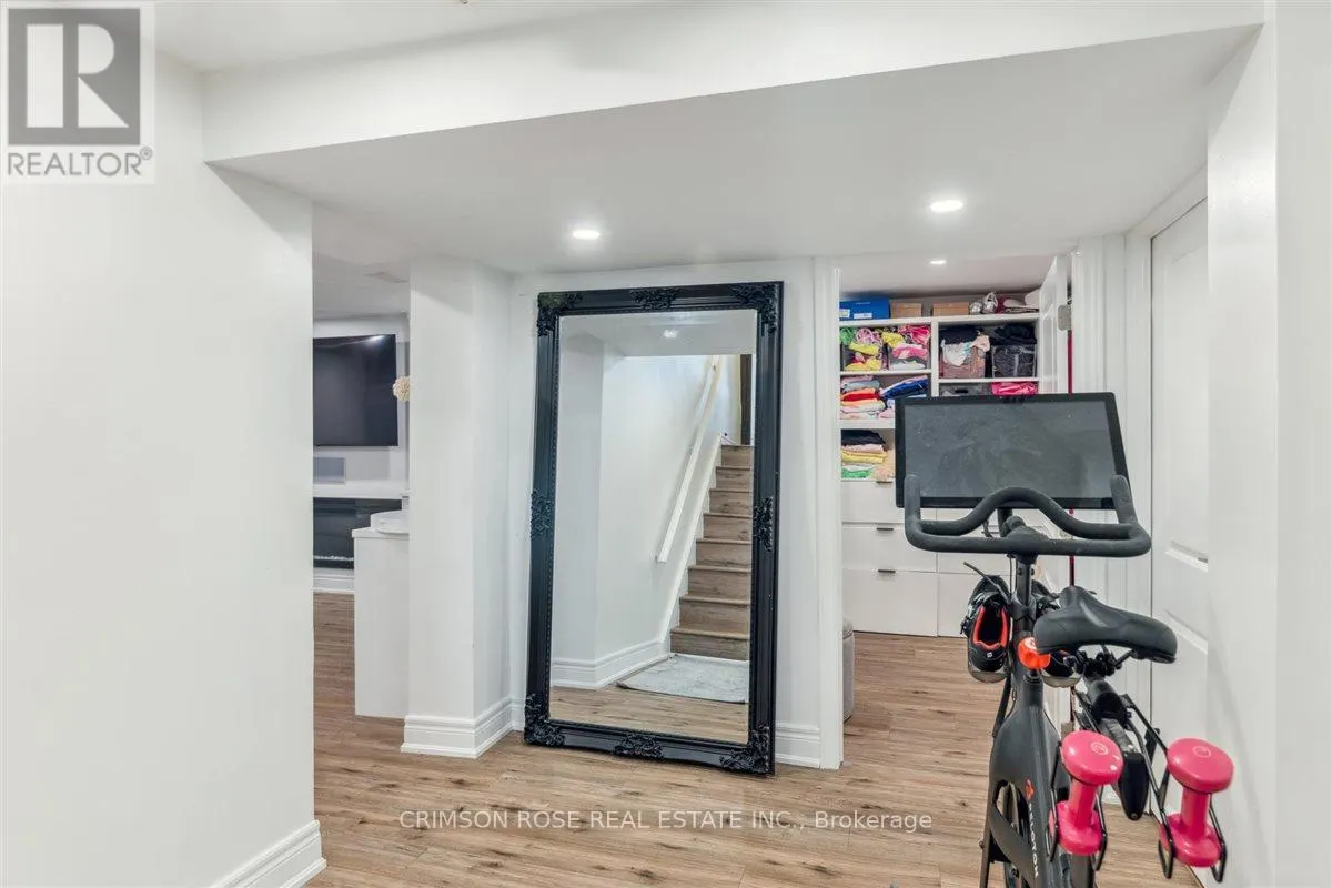 89 HOLYROOD AVENUE