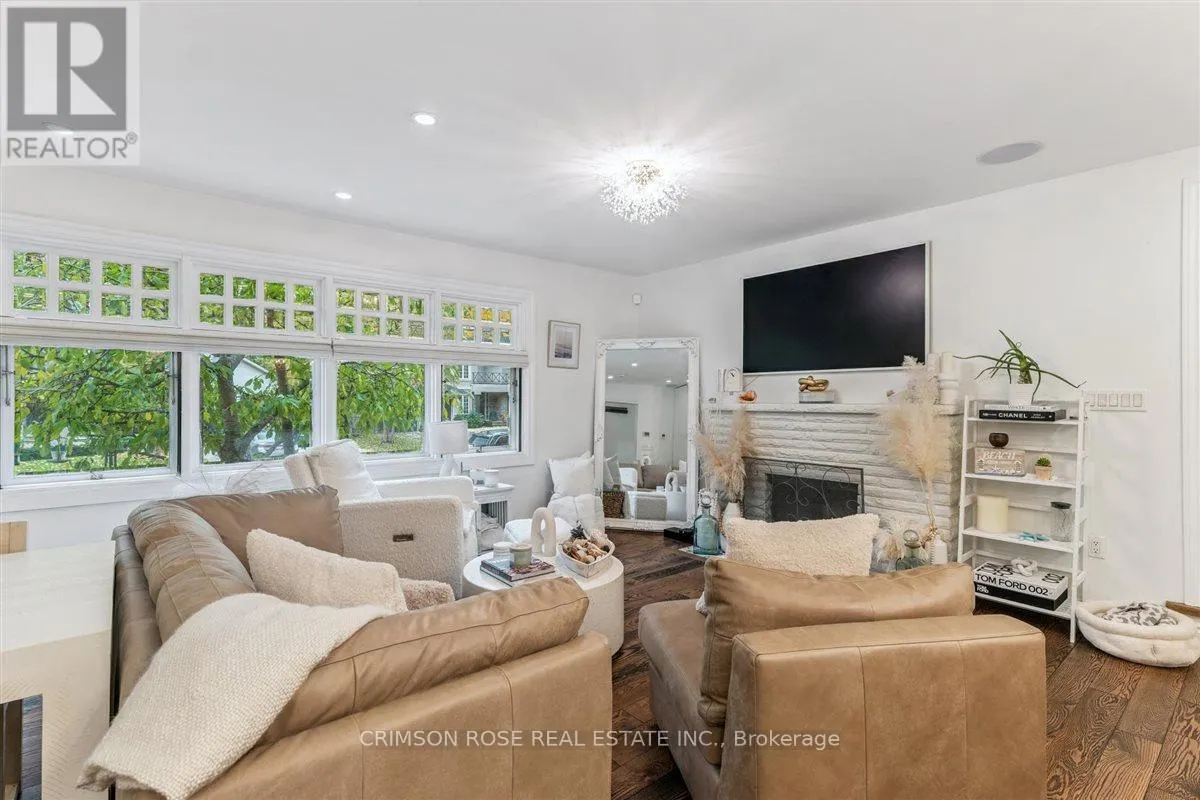 89 HOLYROOD AVENUE
