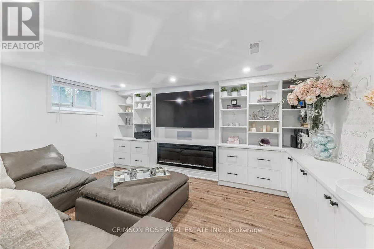 89 HOLYROOD AVENUE