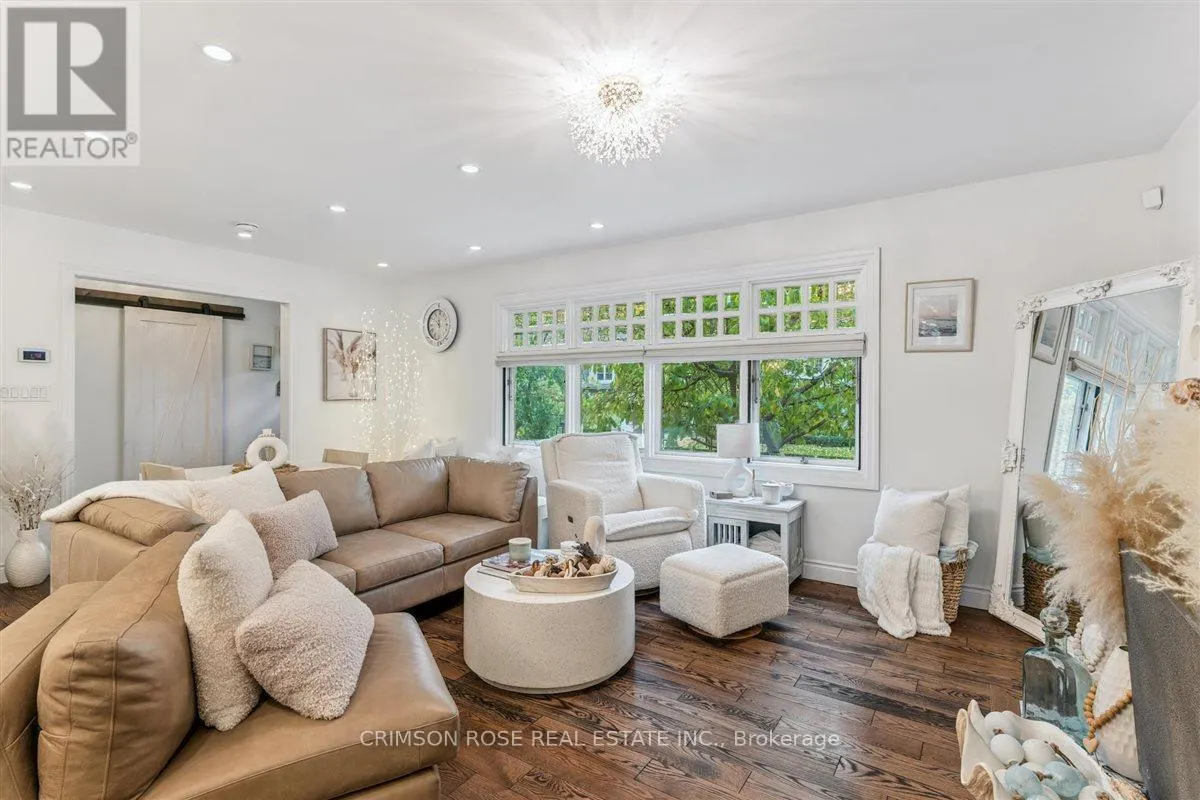 89 HOLYROOD AVENUE