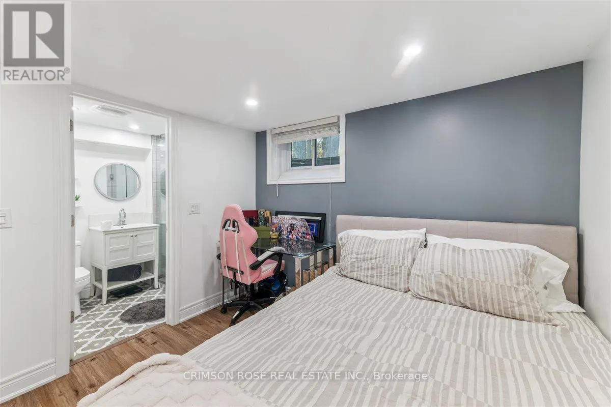 89 HOLYROOD AVENUE