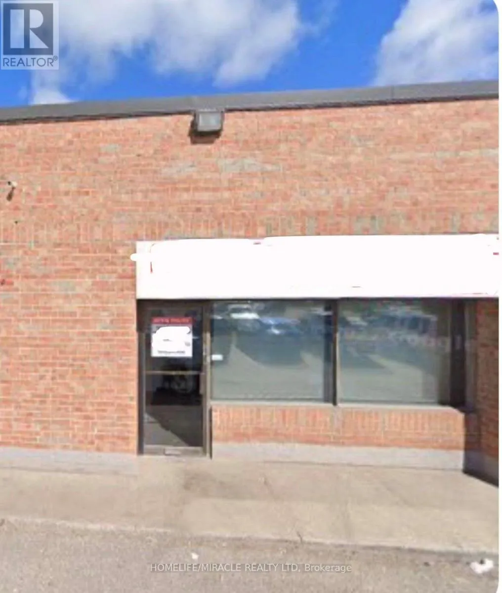 #24 - 8 STRATHEARN AVENUE