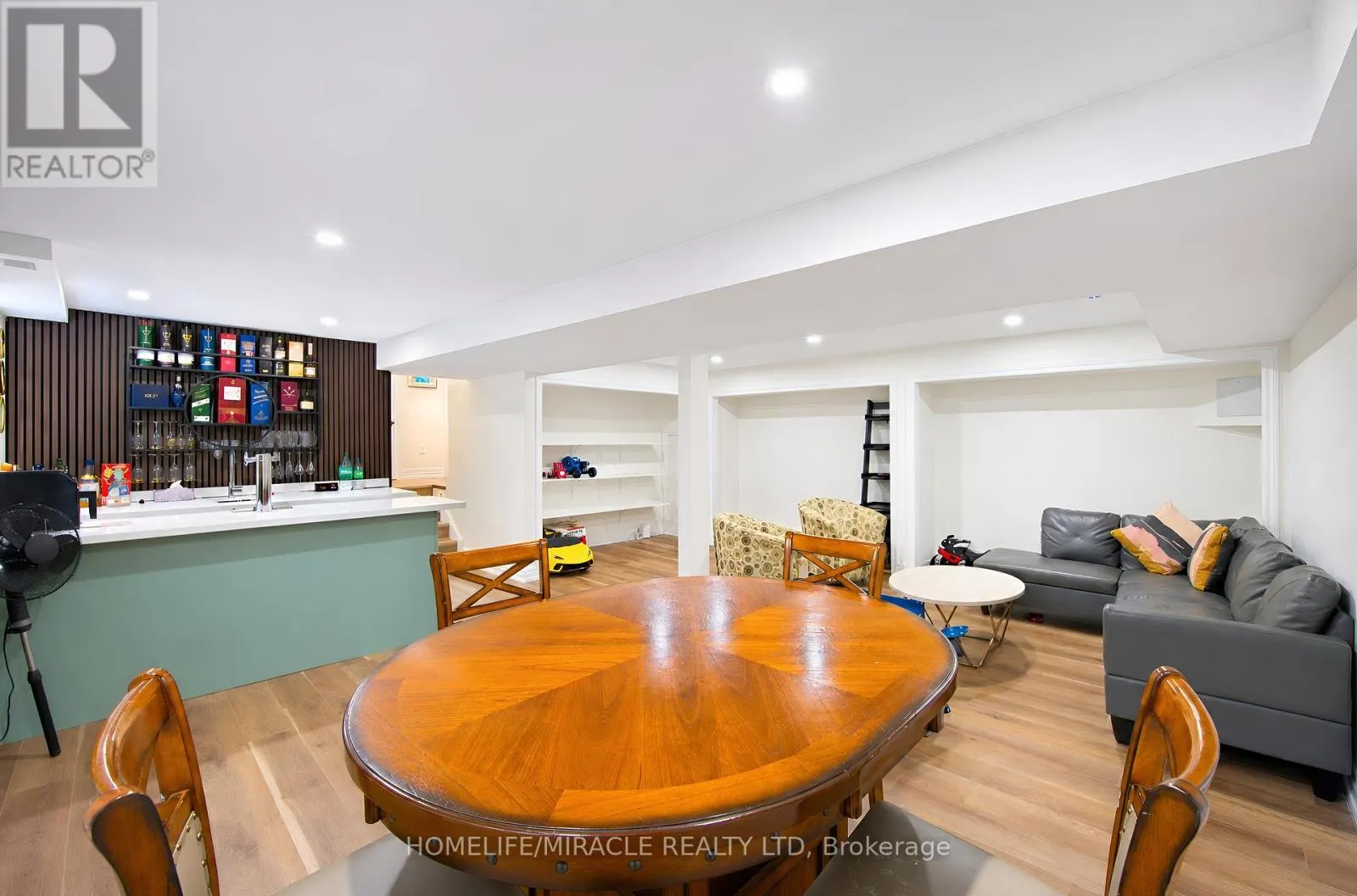 29 HOLMES DRIVE
