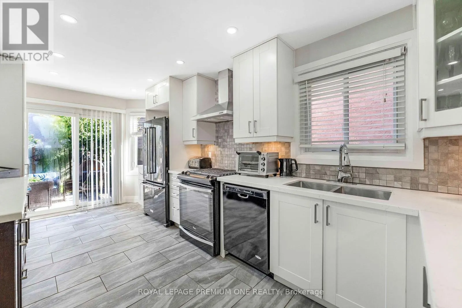 25 SIR LANCELOT COURT