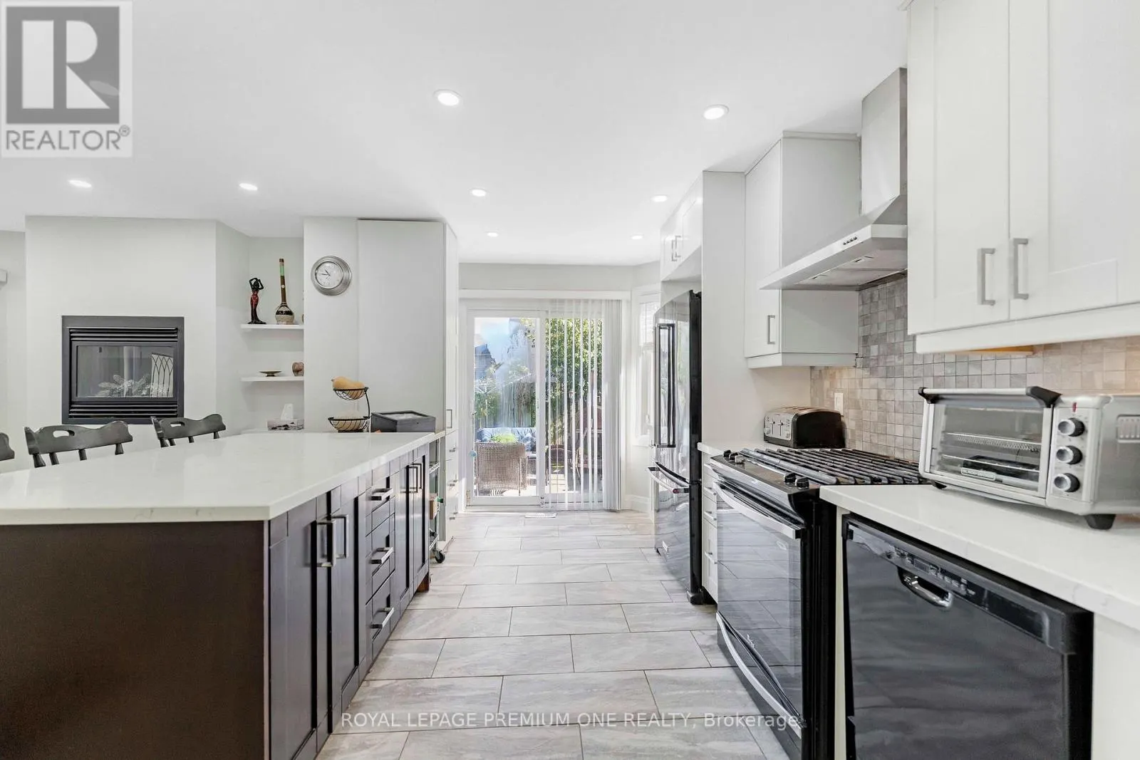 25 SIR LANCELOT COURT
