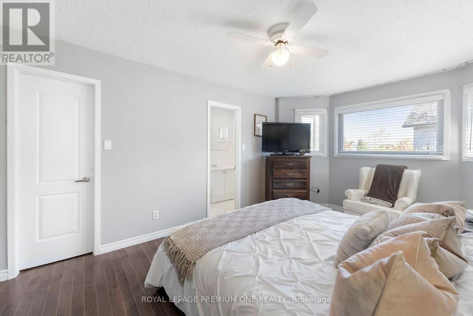 25 SIR LANCELOT COURT