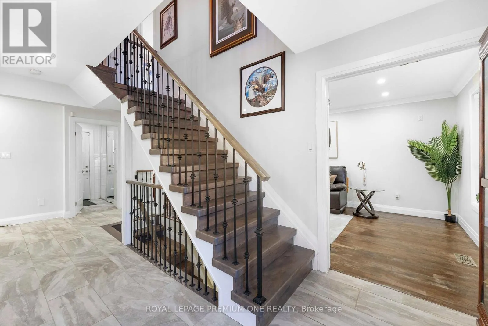 25 SIR LANCELOT COURT