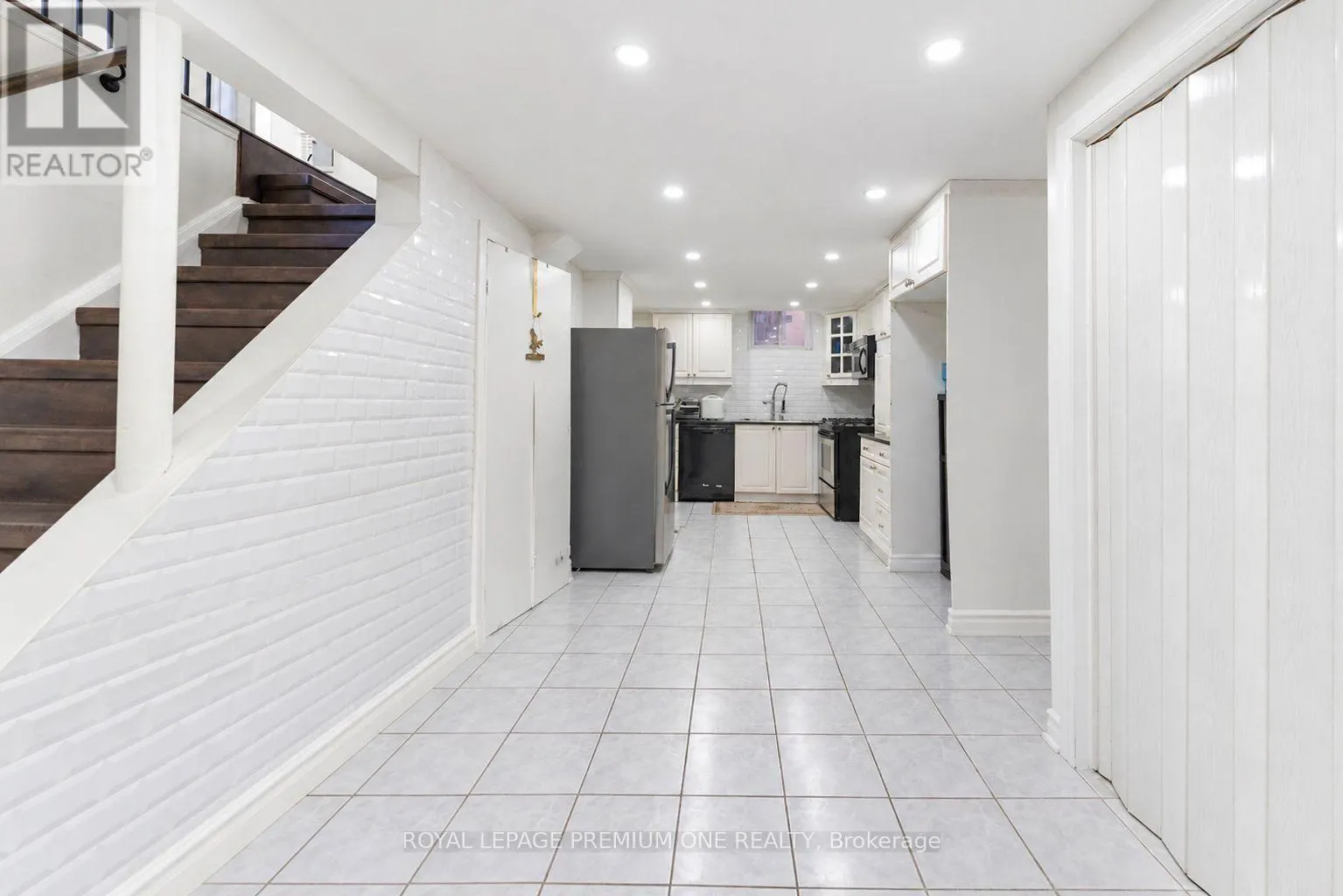 25 SIR LANCELOT COURT
