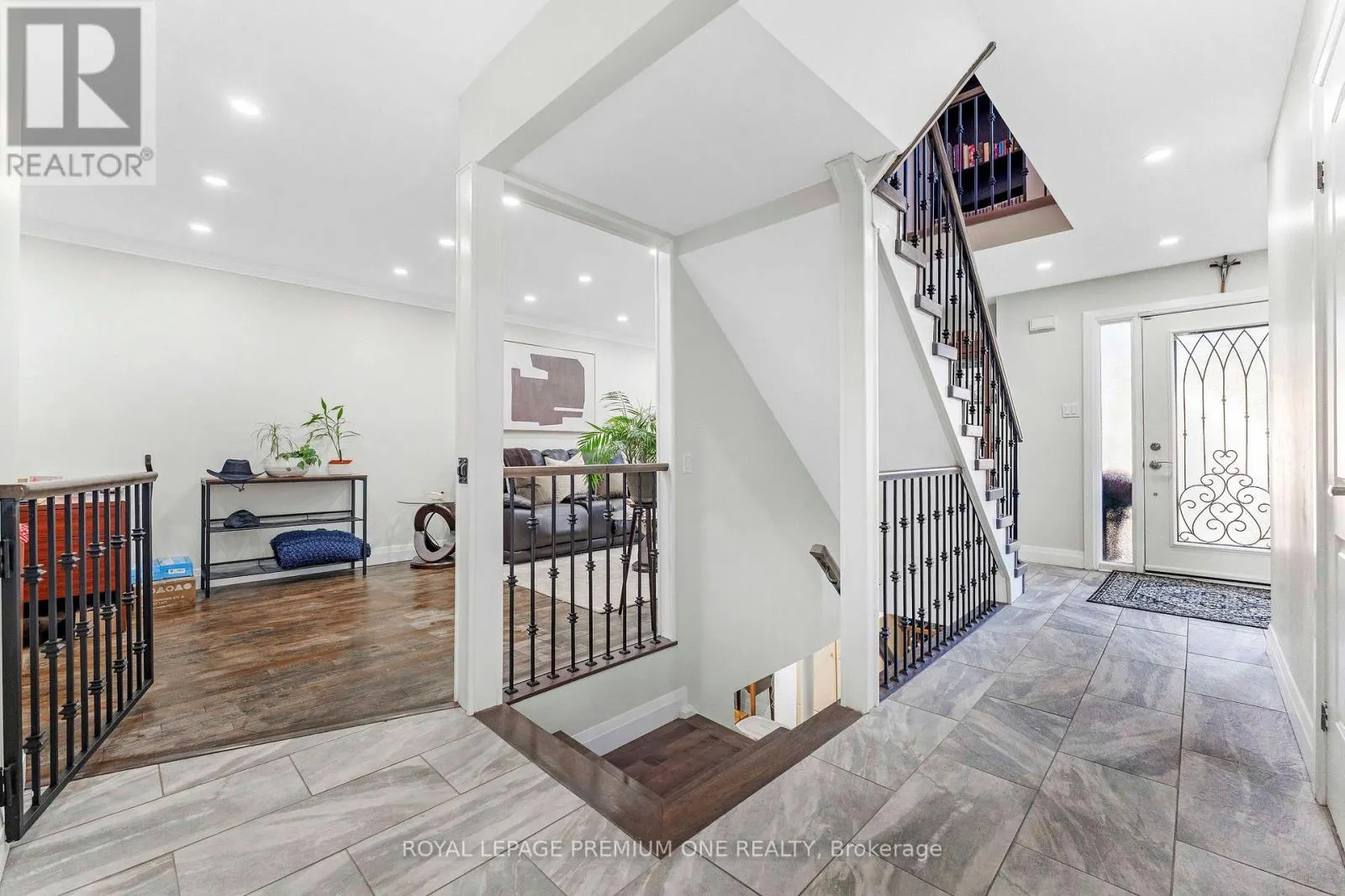 25 SIR LANCELOT COURT