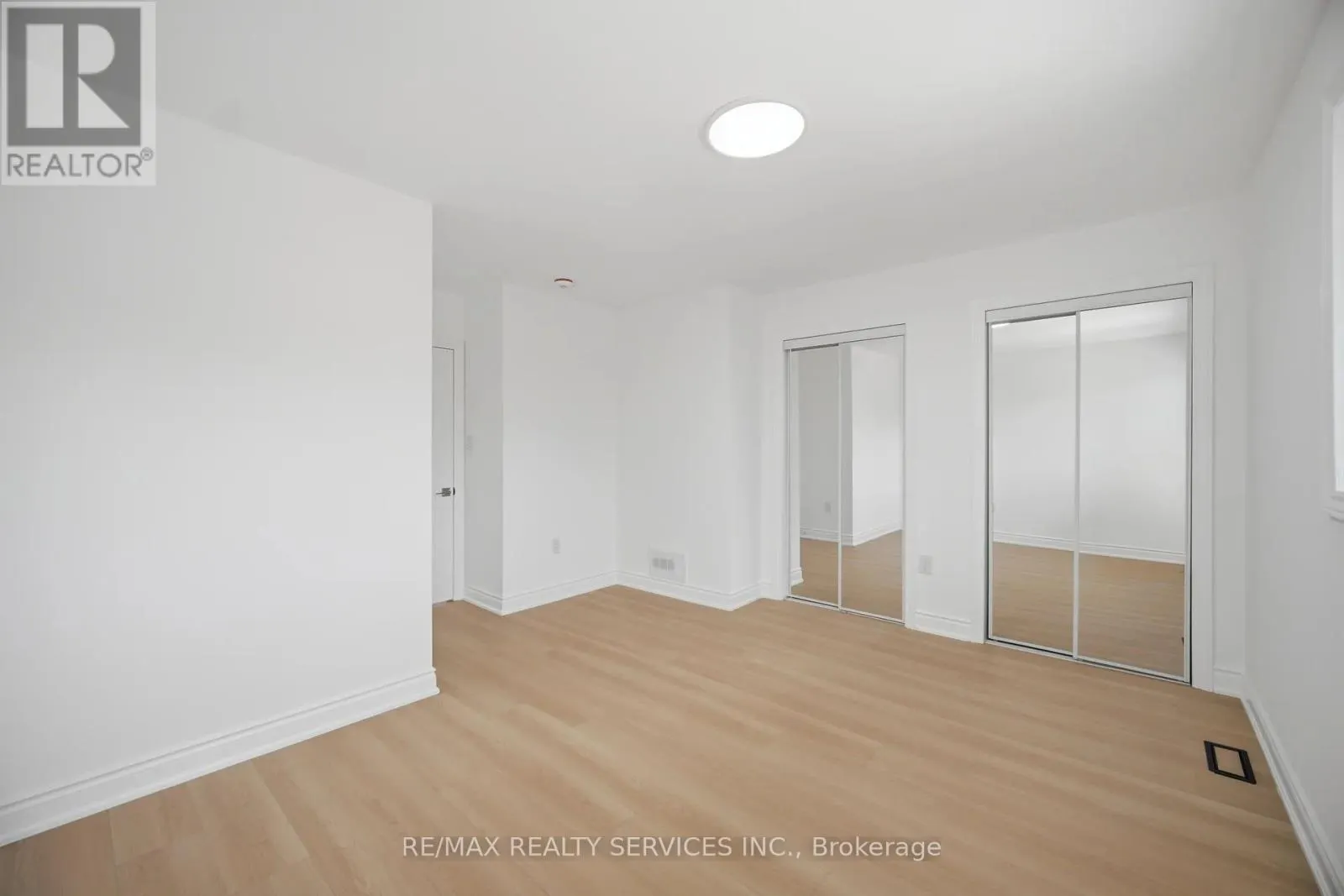 92 CORBY CRESCENT