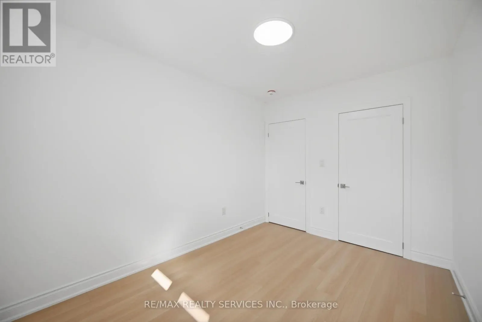 92 CORBY CRESCENT