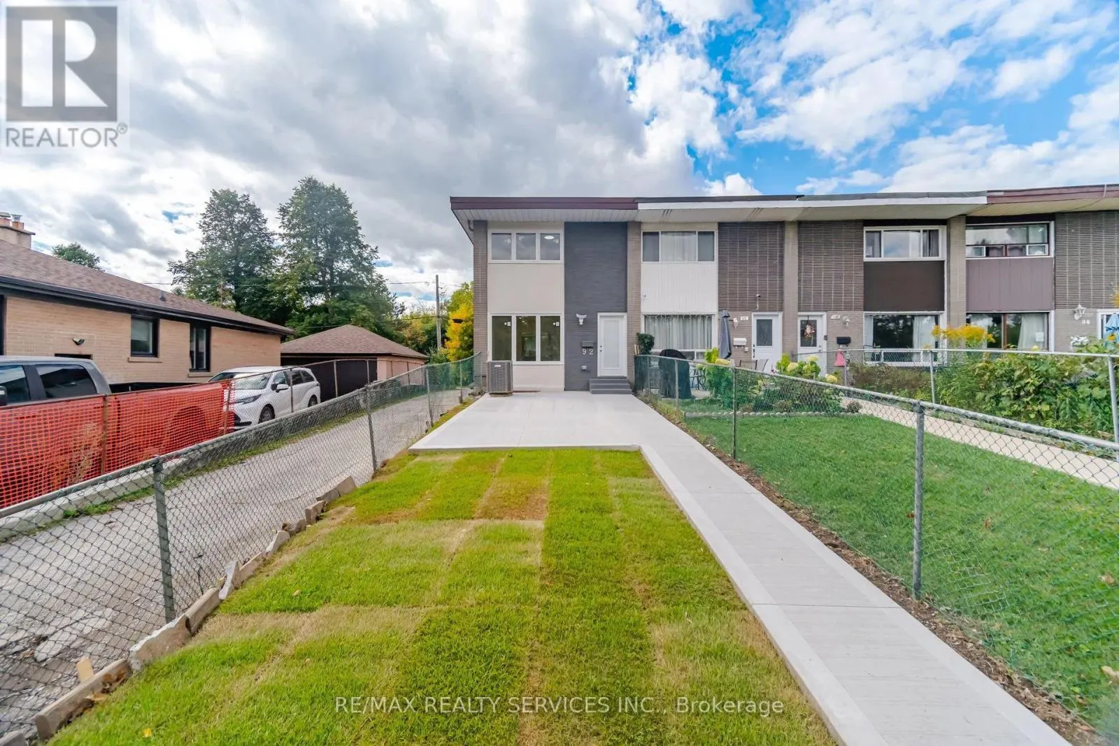 92 CORBY CRESCENT