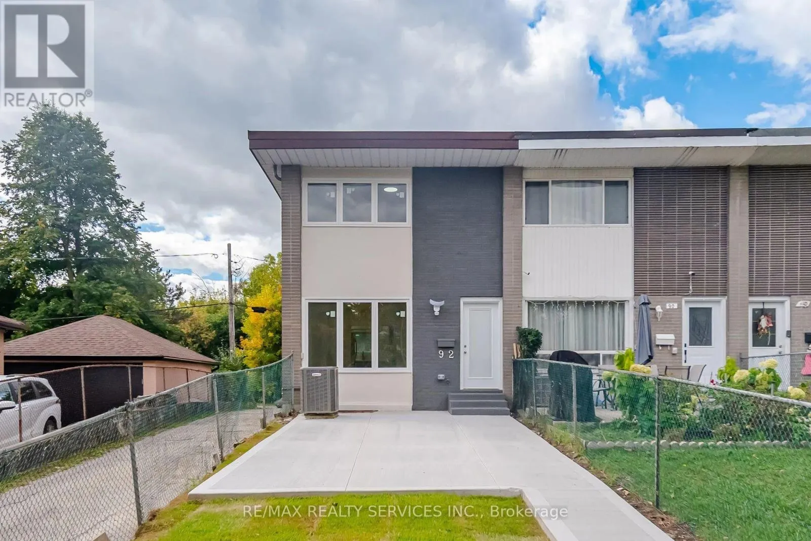 92 CORBY CRESCENT