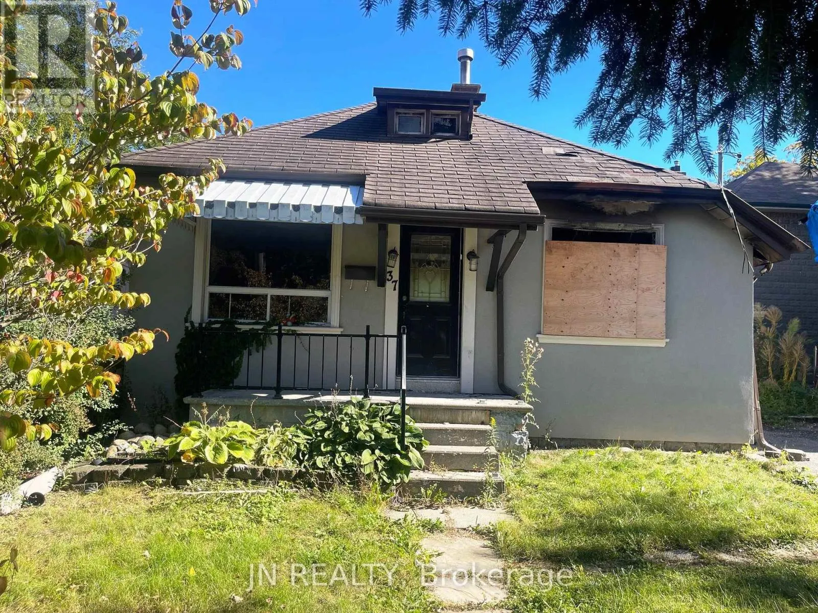 37 ROSEDALE AVENUE W