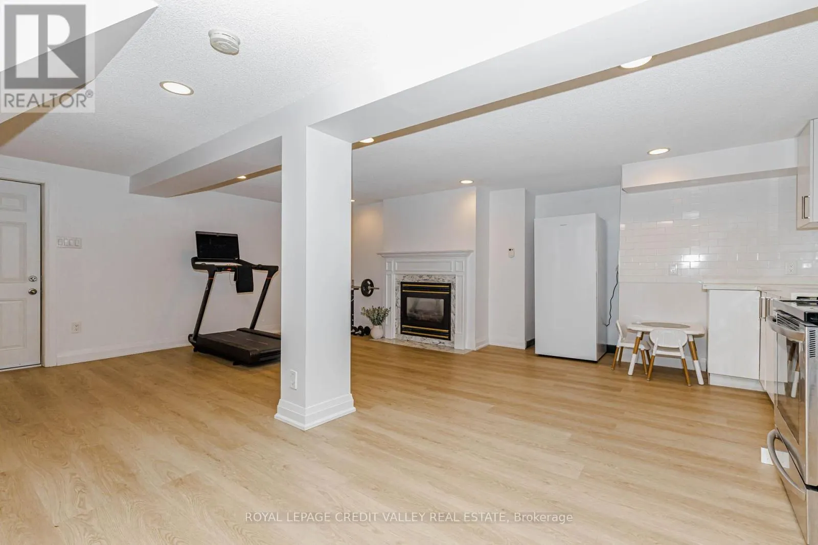 85 DEROSE AVENUE