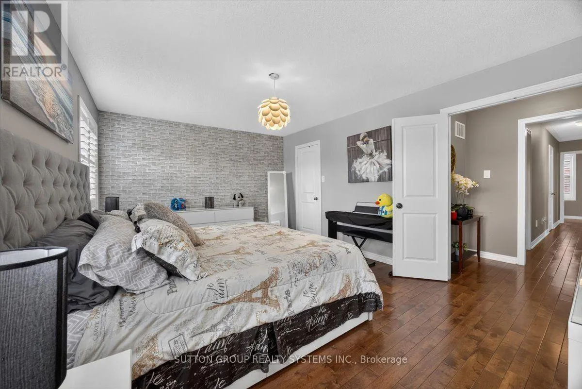 34 BOYCES CREEK COURT