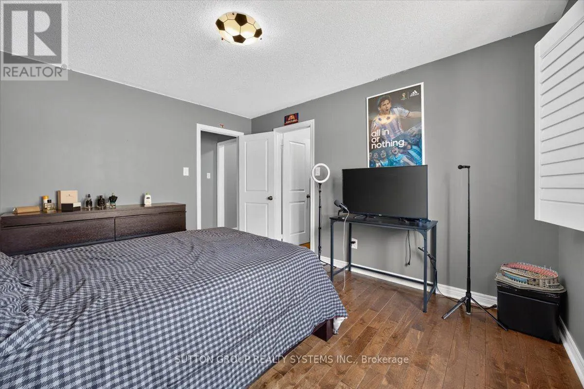 34 BOYCES CREEK COURT