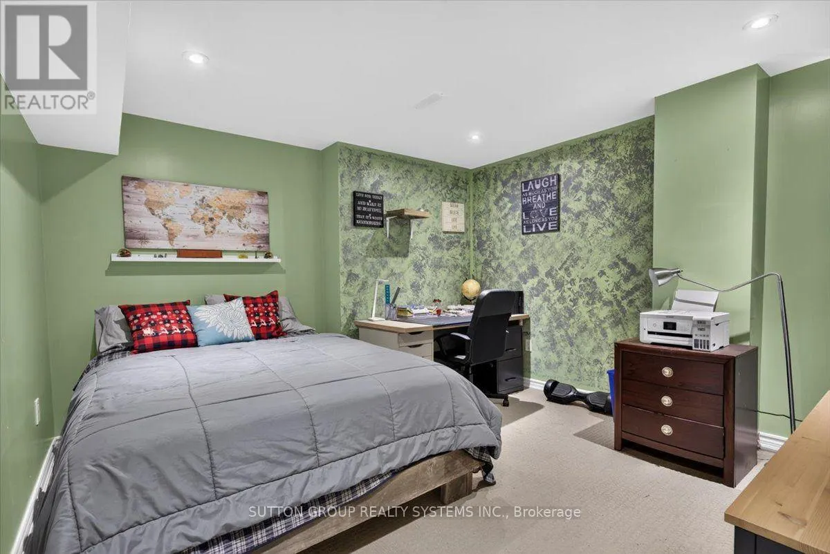 34 BOYCES CREEK COURT