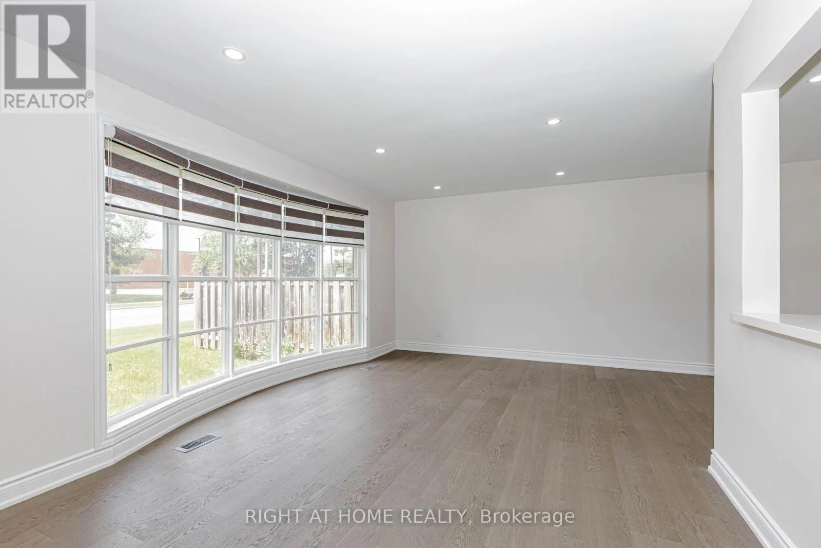 UPPER - 5154 NEW STREET